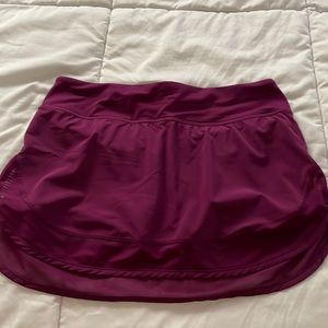 Lululemon Hotty Hot 3” skirt in beautiful magenta/berry color. Like new!